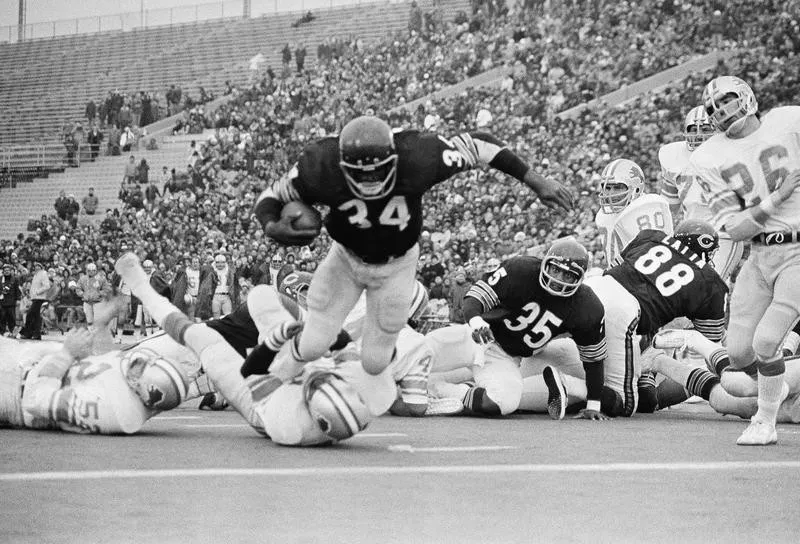 Walter Payton scores a touchdown