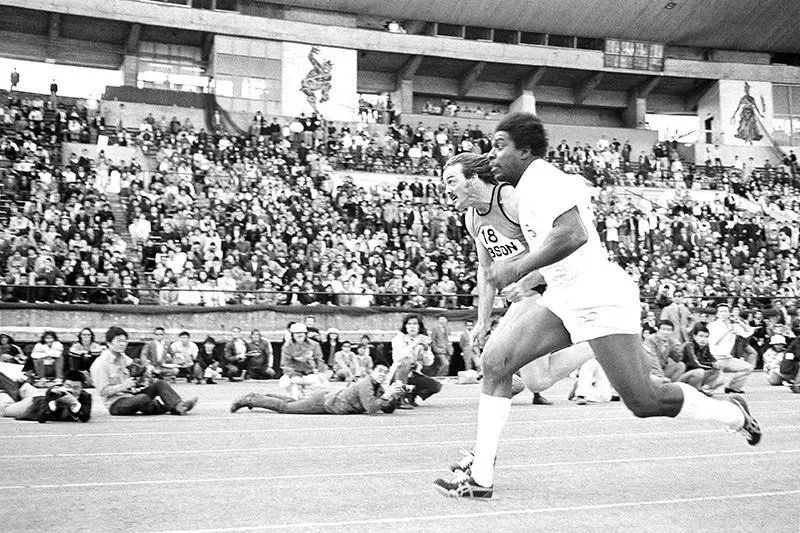 Bob Hayes in a race in Tokyo in 1974