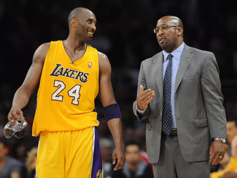 Kobe Bryant and Mike Brown interracting