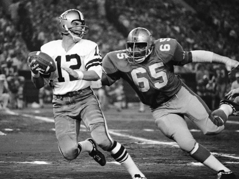 Elvin Bethea rushing Roger Staubach