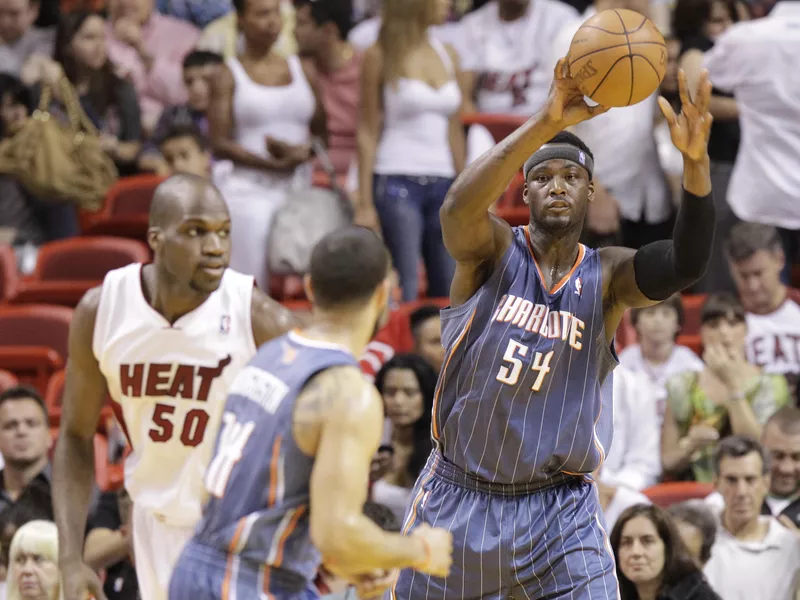 Charlotte Bobcats' Kwame Brown passing