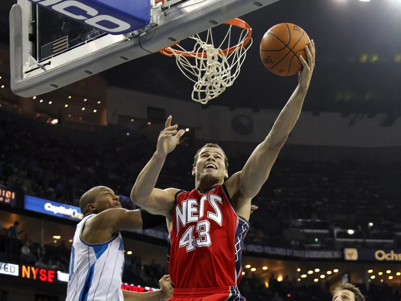 Kris Humphries drives to basket