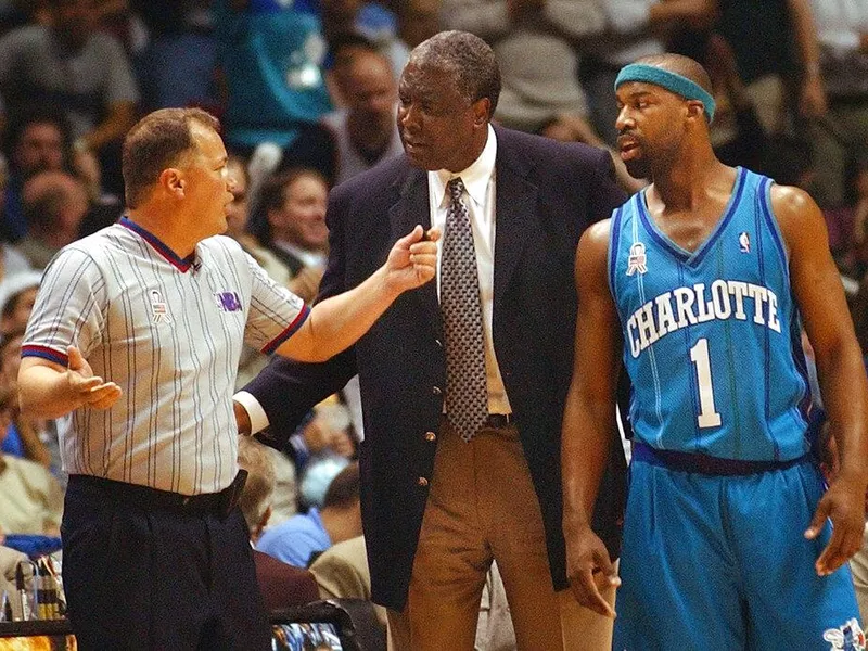 Charlotte Hornets head coach Paul Silas