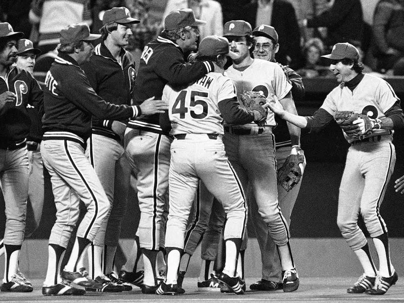 Dallas Green puts arm around Tug McGraw and Larry Bowa