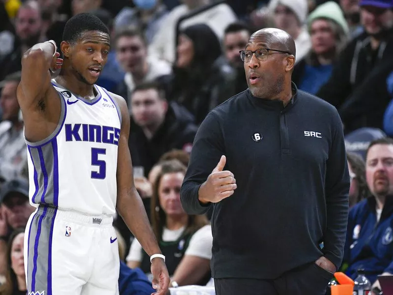 Mike Brown and De'Aaron Fox