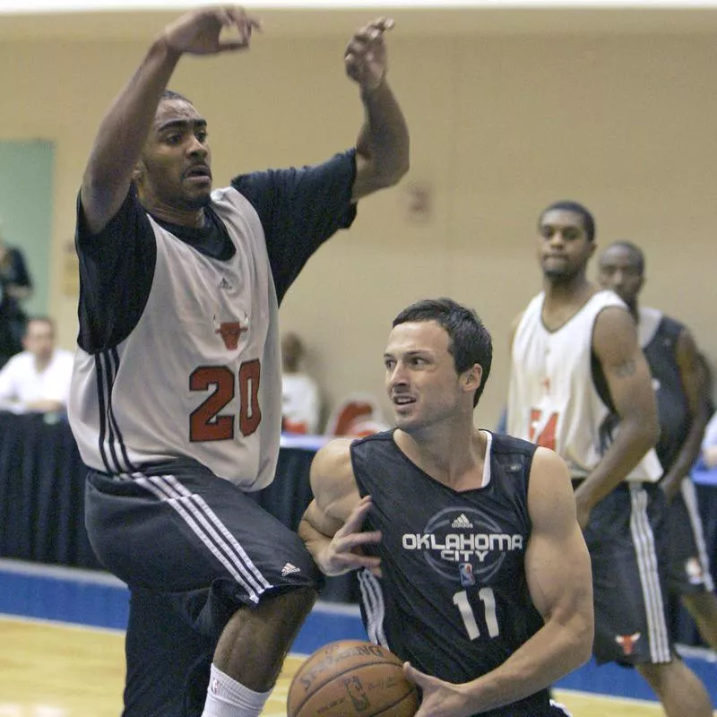 Oklahoma City NBA team guard Aaron Bruce collides with Chicago Bulls guard JamesOn Curry