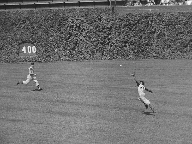 Pittsburgh Pirates outfielder Roberto Clemente