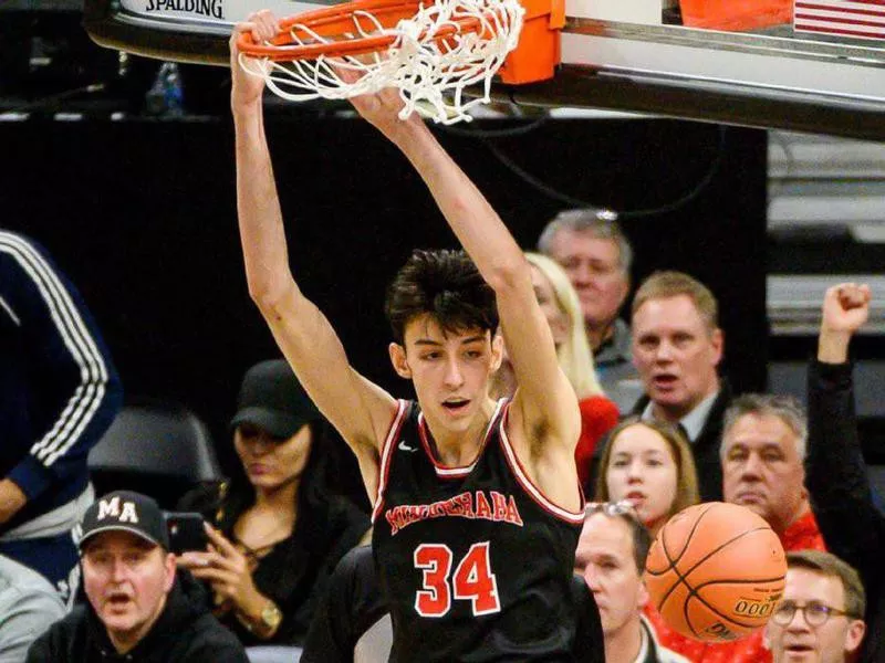 Chet Holmgren dunking