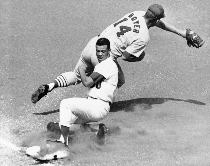 Maury Wills safe at third