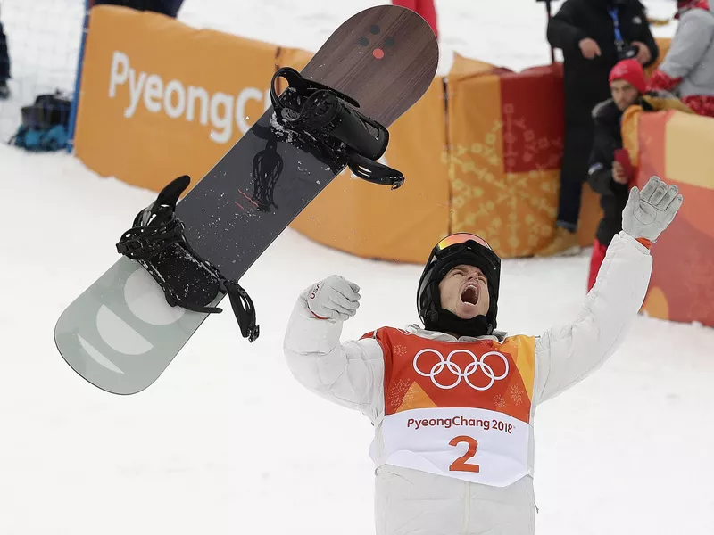 Shaun White celebrates winning gold