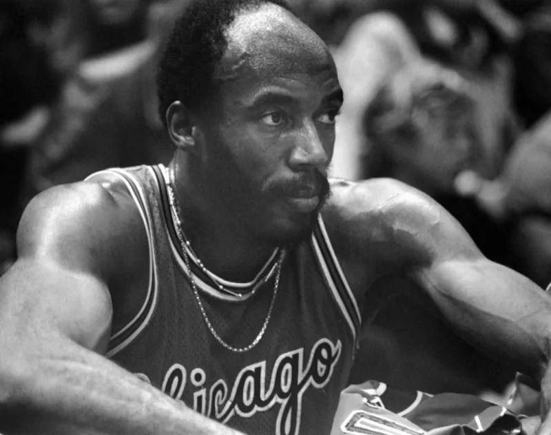 Nate Thurmond on bench