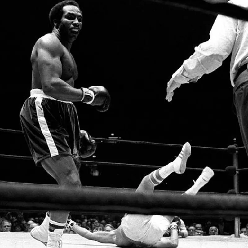 Earnie Shavers puts Jimmy Ellis down