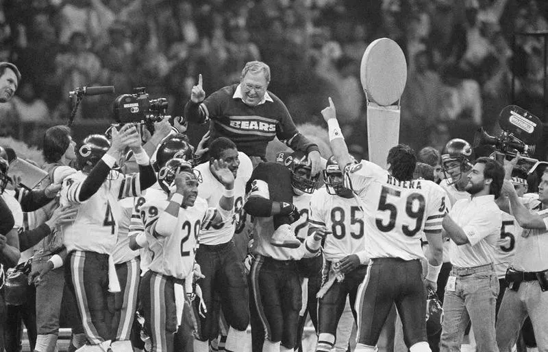 Buddy Ryan carried off field after Chicago Bears win Super Bowl against New England Patriots