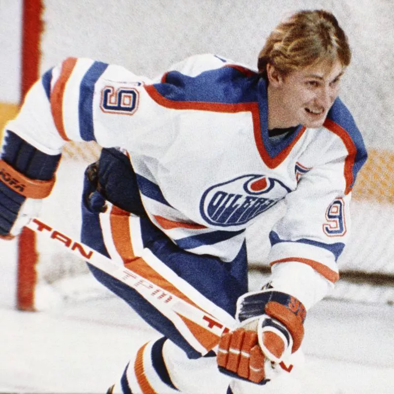 Wayne Gretzky in action