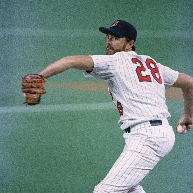 Bert Blyleven throws during first inning