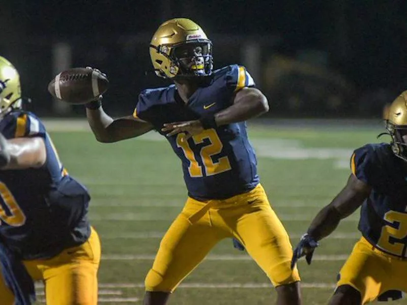 St. Thomas Aquinas quarterback Hezekiah Harris