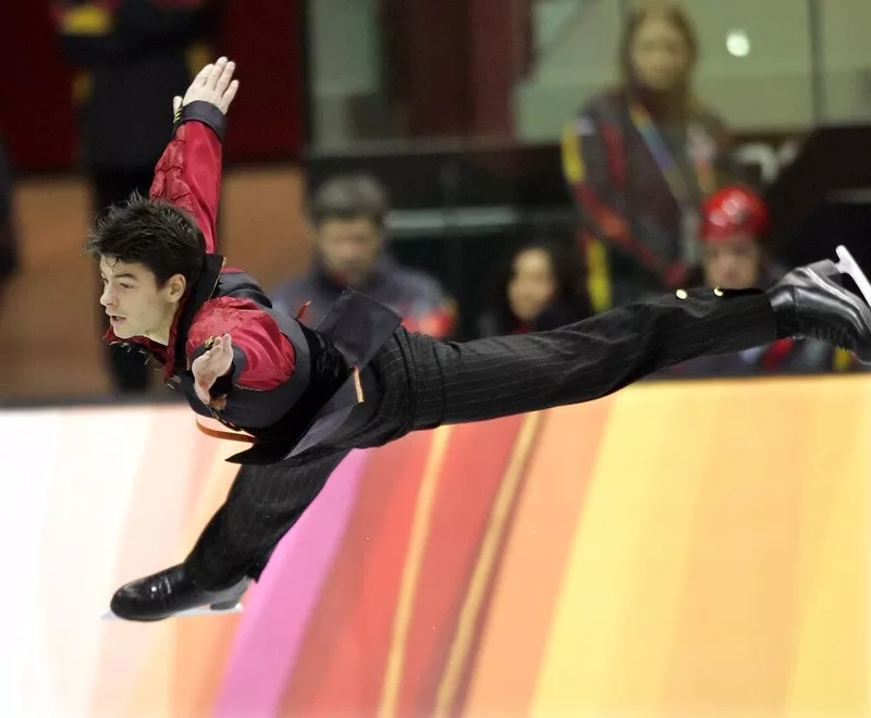 Stéphane Lambiel performs a death drop