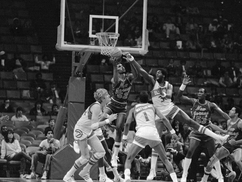 Buck Williams shoots against the Atlanta Hawks