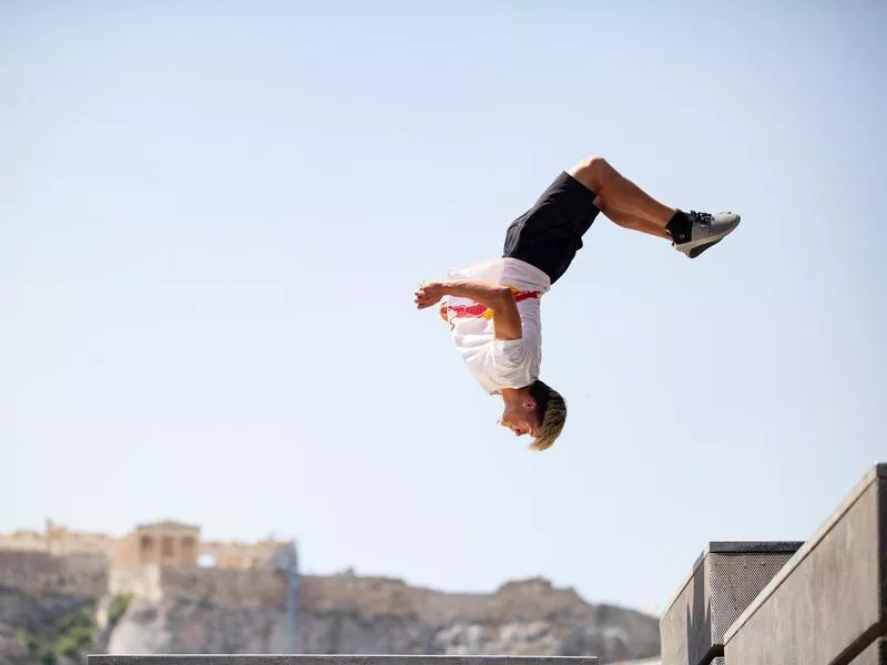 Stefan Dollinger jumps