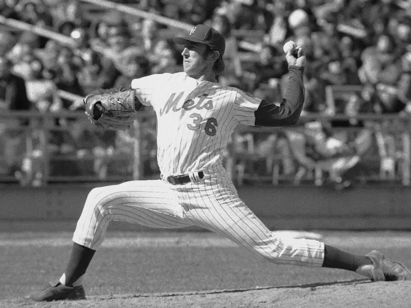 New York Mets' Jerry Koosman pitches