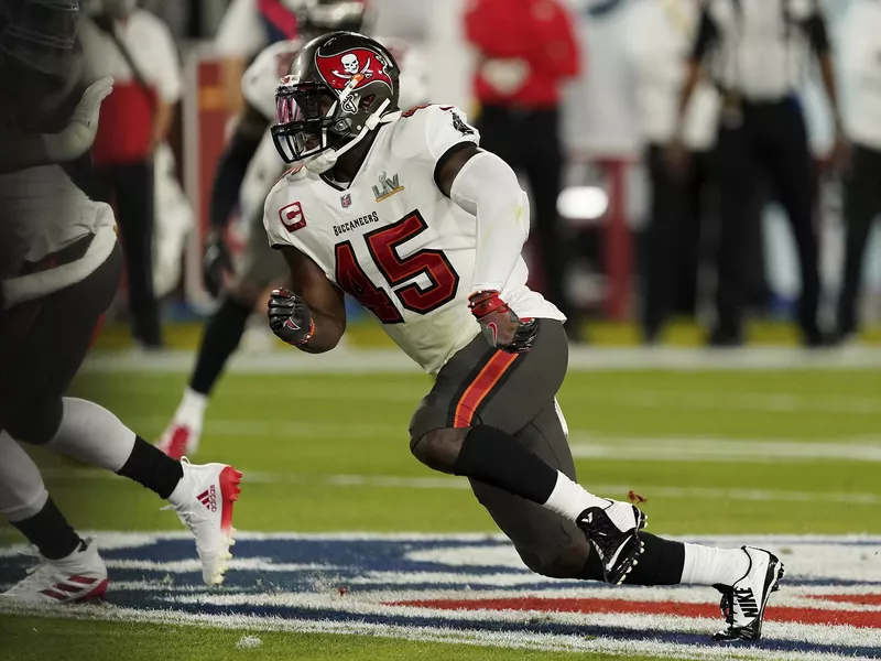 Tampa Bay Buccaneers inside linebacker Devin White in action