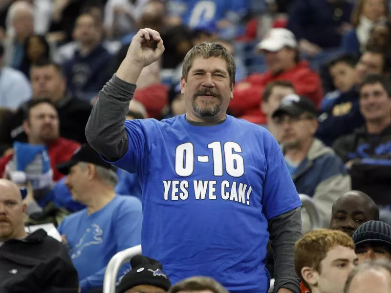 Fan gestures during game