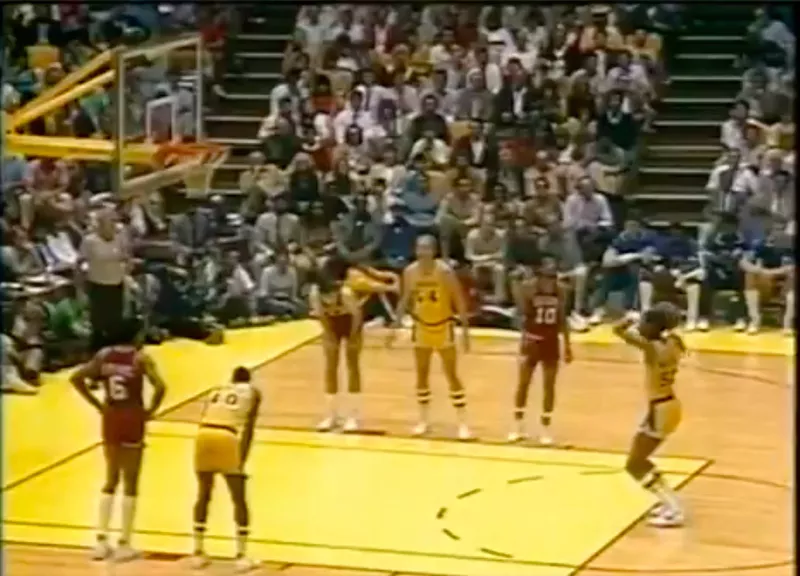 Jamaal Wilkes shoots free throw