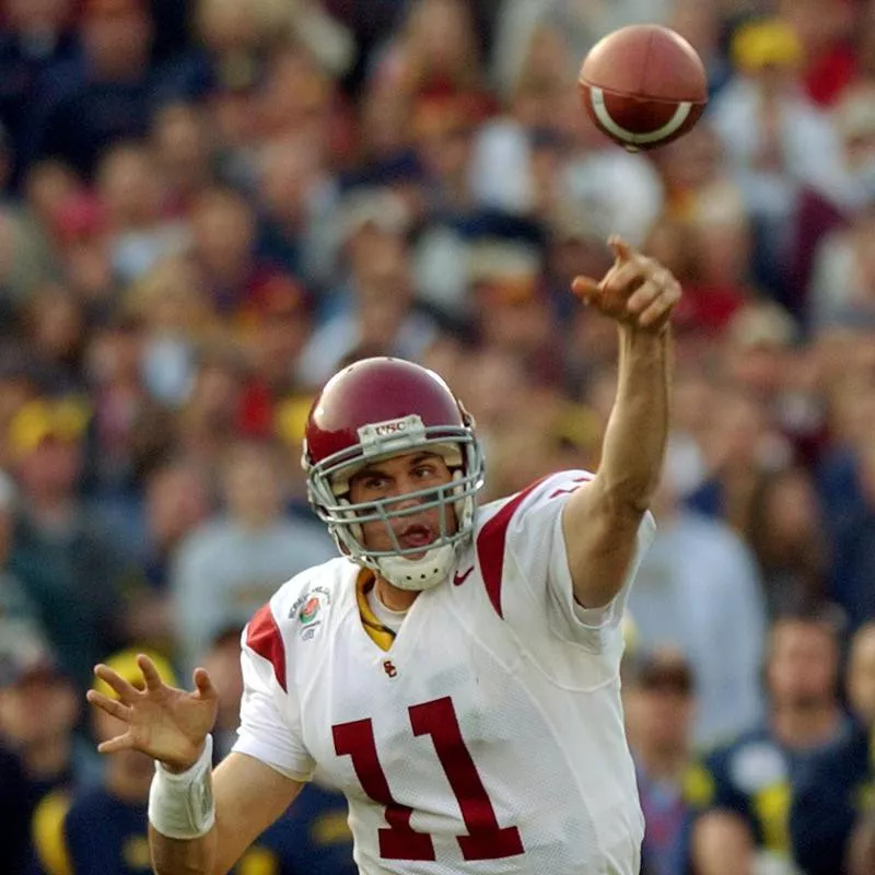 Matt Leinart throws a pass