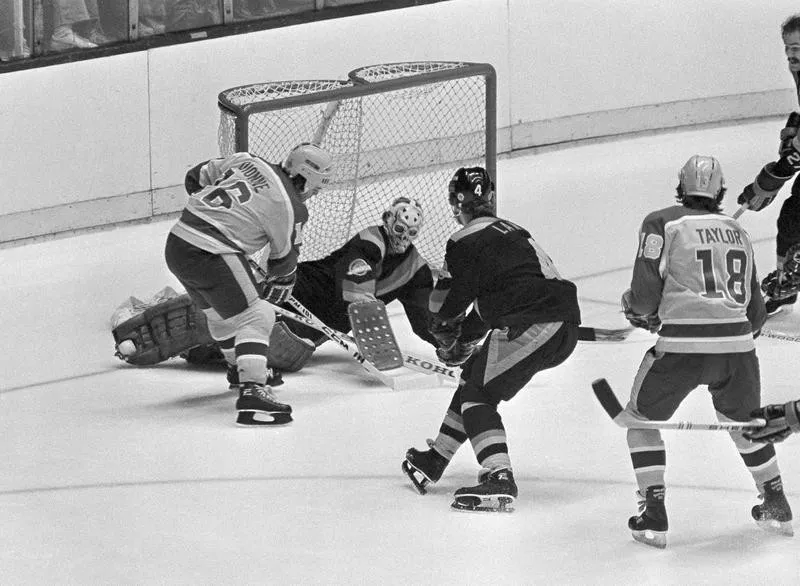 Los Angeles Kings center Marcel Dionne