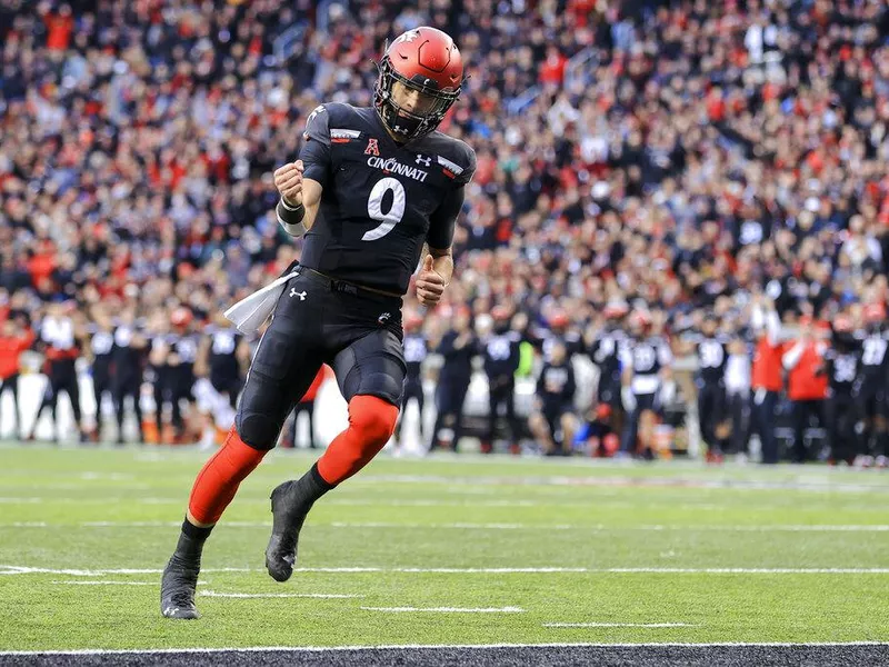 Cincinnati quarterback Desmond Ridder