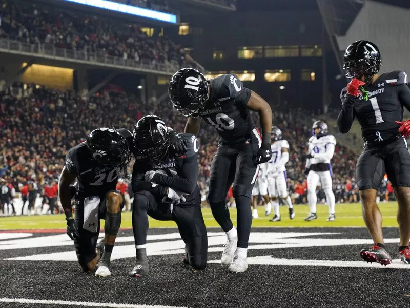 Cincinnati Bearcats wide receiver Tyler Scott