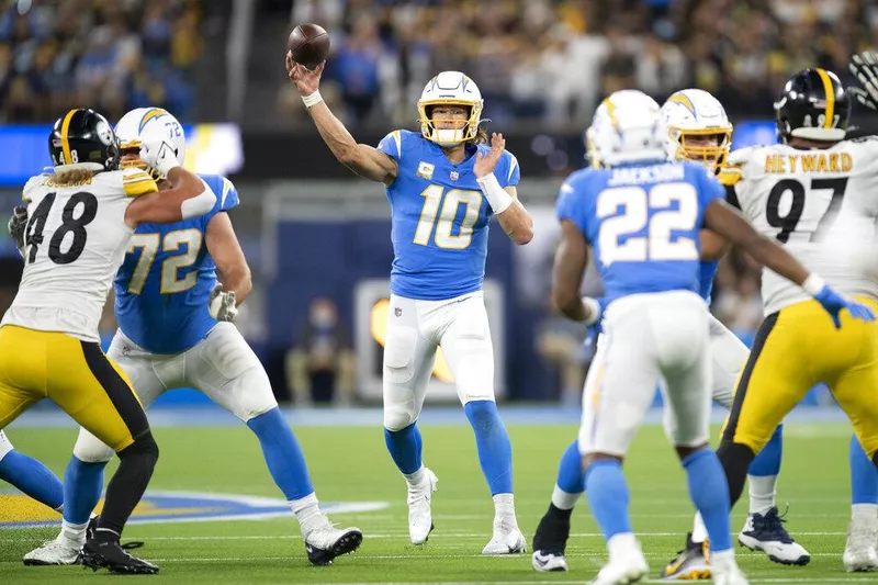 Los Angeles Chargers quarterback Justin Herbert throwing