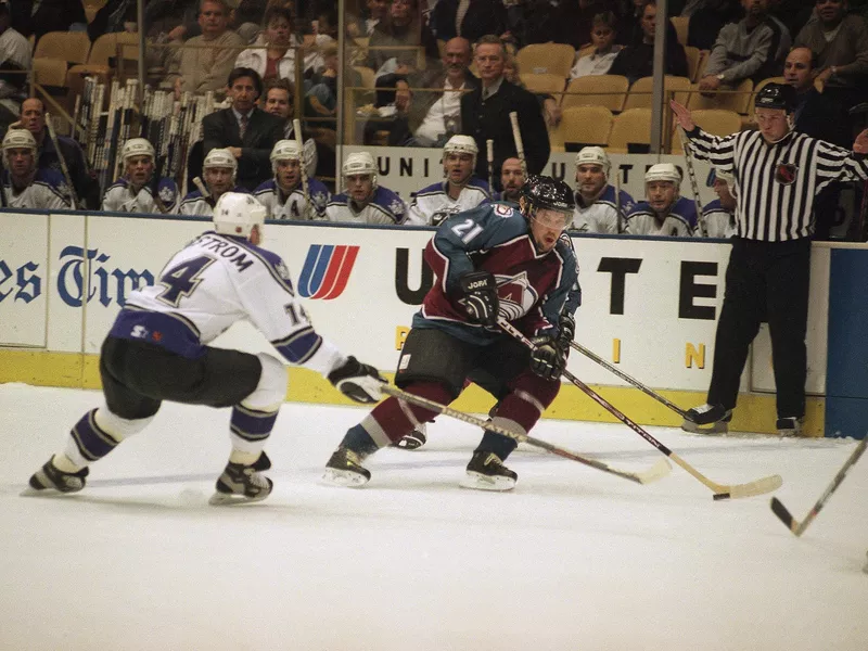 Peter Forsberg skates