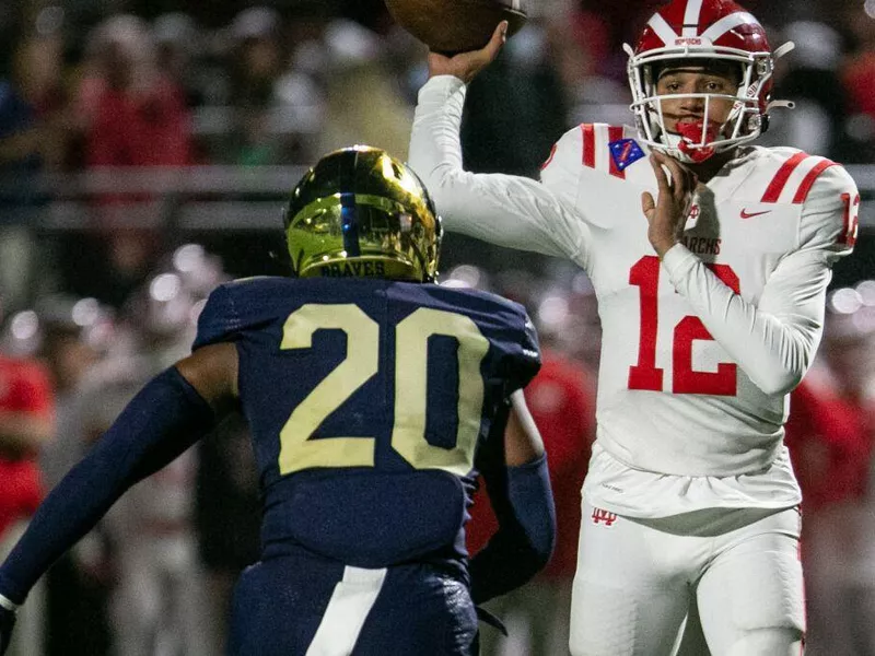 Mater Dei High quarterback Elijah Brown in 2021