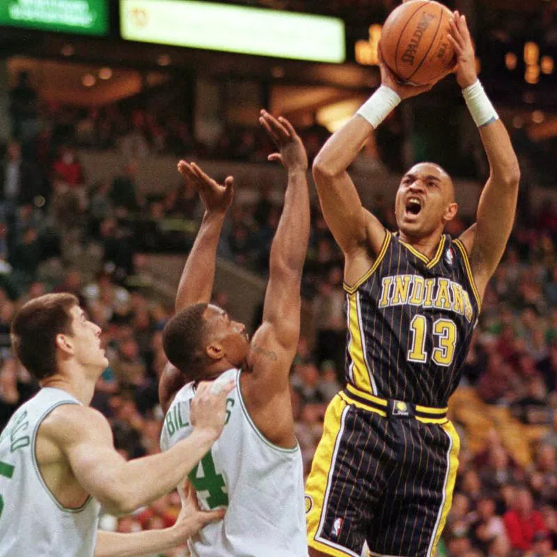 Mark Jackson goes up for shot