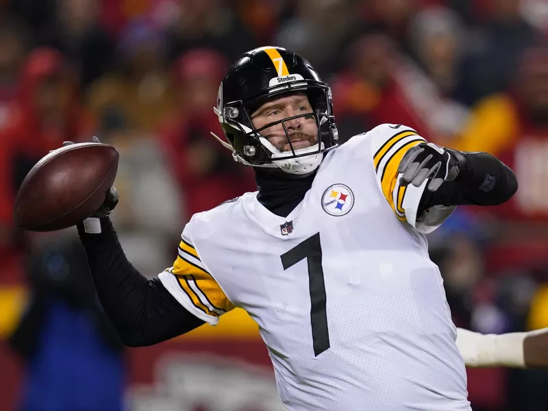 Ben Roethlisberger throws a pass