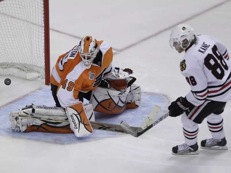 Chicago Blackhawks right wing Patrick Kane scores against Philadelphia Flyers