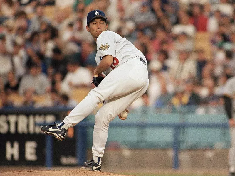 Los Angeles Dodgers pitcher Hideo Nomo lines up