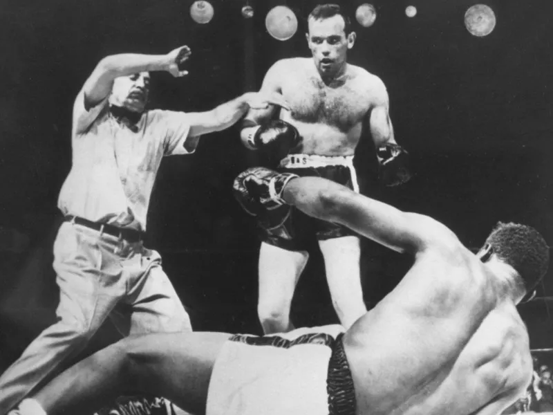 Ingemar Johansson knocks out Floyd Patterson