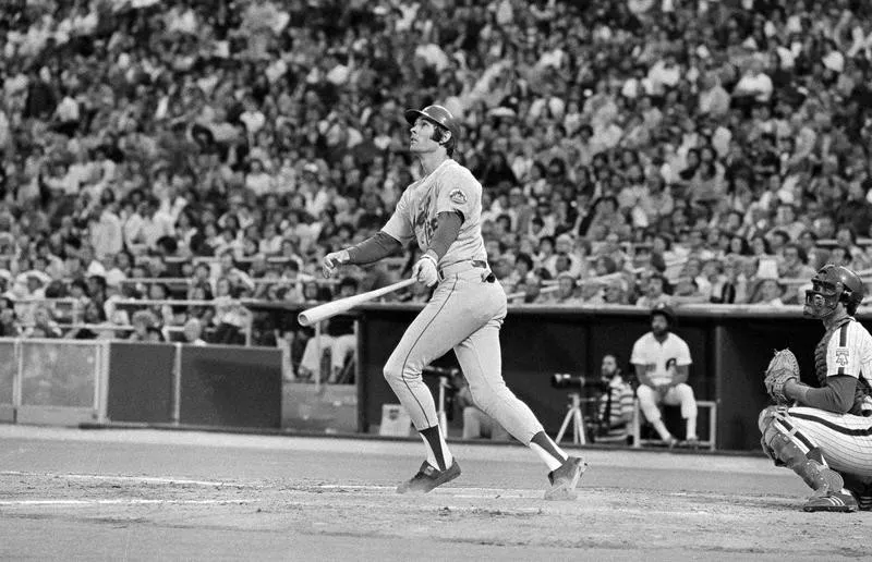 New York Mets' Dave Kingman watches home run