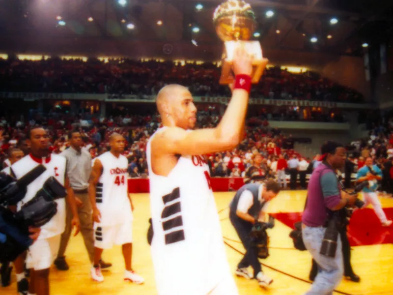 Kenyon Martin carrying trophy off court