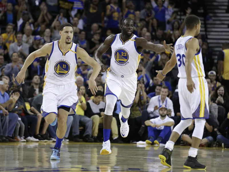 Klay Thompson, Draymond Green, Stephen Curry celebrate a score