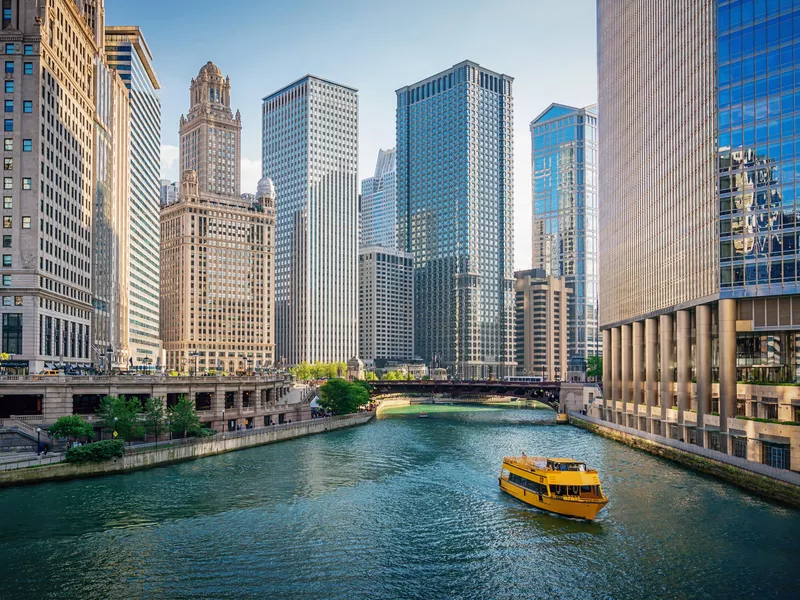 Downtown Chicago Skyscraper Cityscape along Chicago River