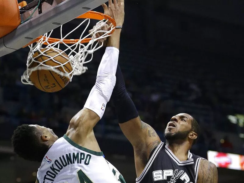 LaMarcus Aldridge dunks over Giannis Antetokounmpo