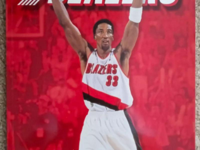 Scottie Pippen arms raised