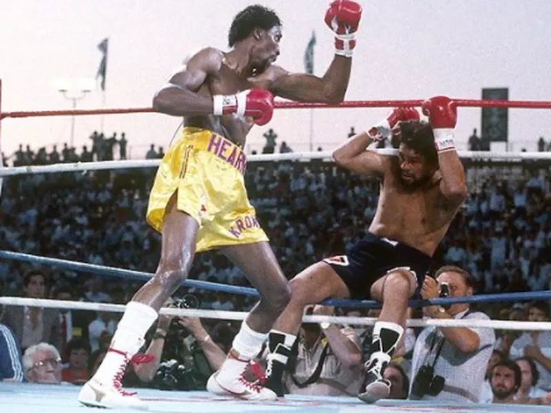 Thomas Hearns and Roberto Duran in action