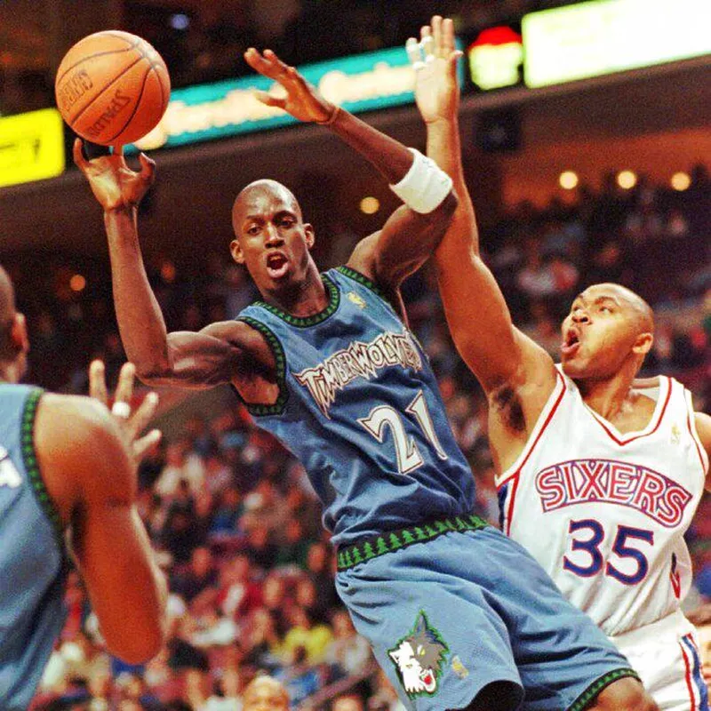 Minnesota Timberwolves Kevin Garnett, left, passes off