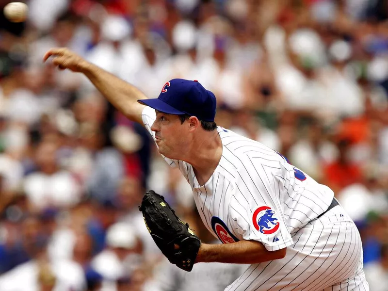 Greg Maddux tossing ball