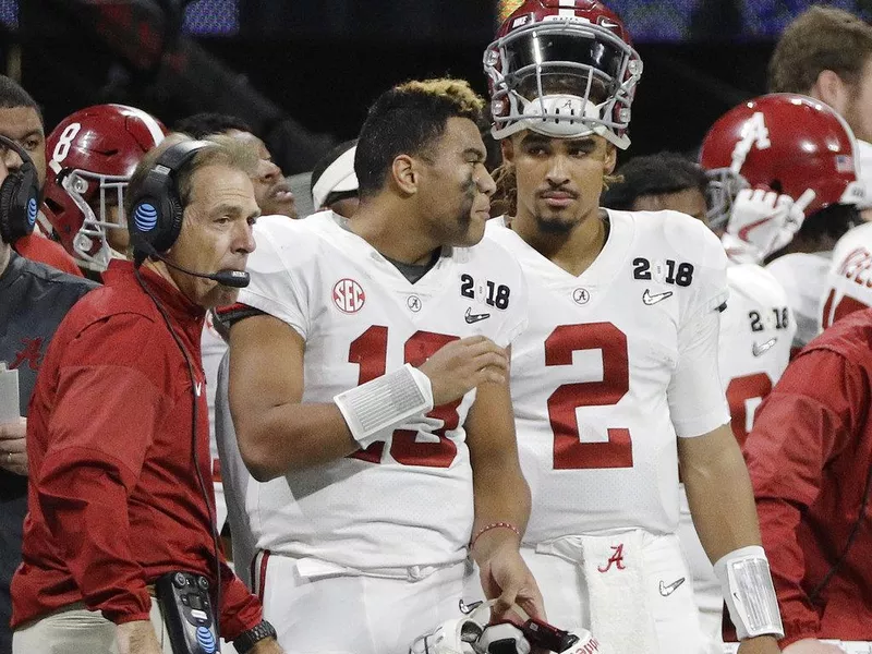 Nick Saban, Tua Tagovailoa and Jalen Hurts in 2018 CFP championship game