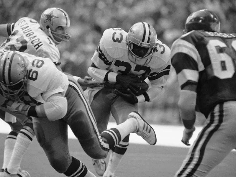 Tony Dorsett takes ball from Roger Staubach